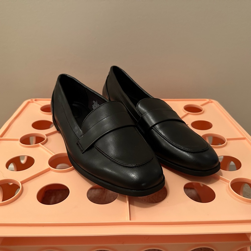 Old Navy Black Loafers
